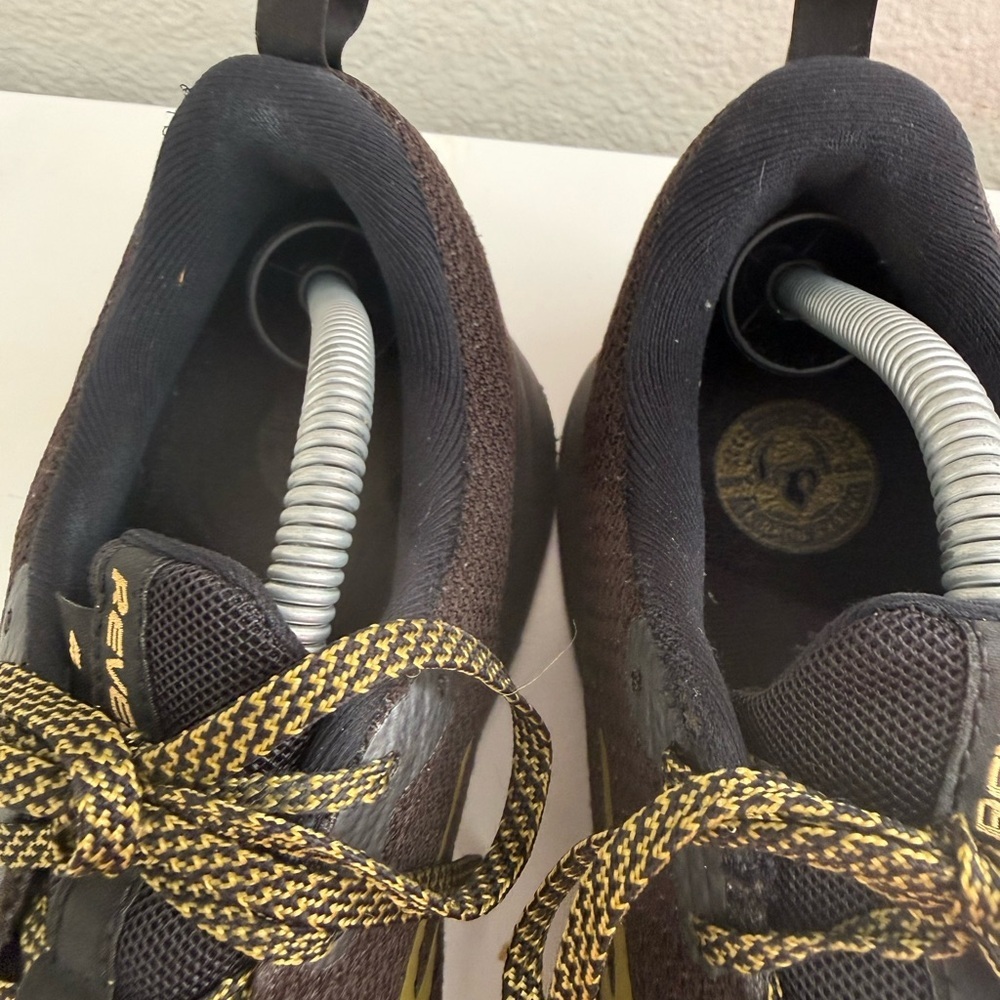 Brooks Men size 11Athletic Shoes in Black and Gold - Picture 3 of 6